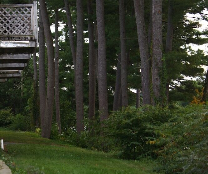 Milford Motel On The River