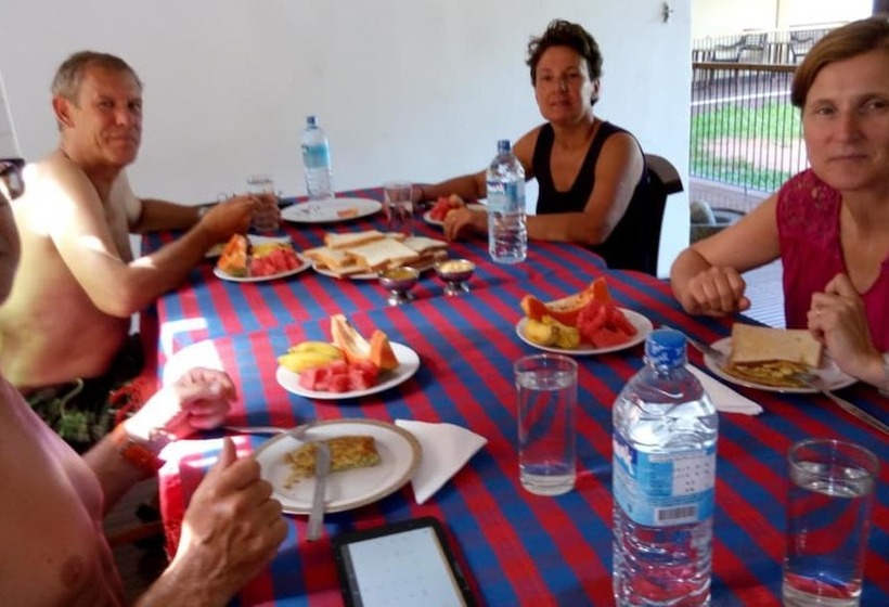 פנסיון Sujatha Tourist Rest