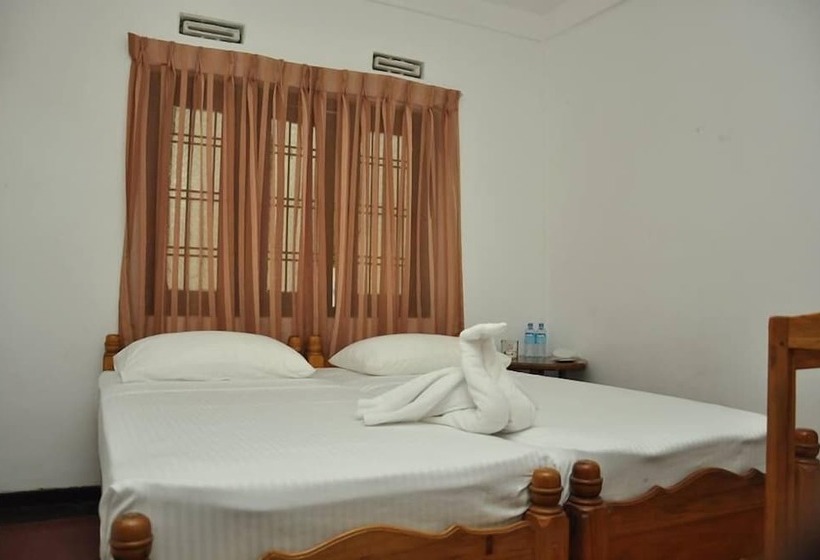 פנסיון Sujatha Tourist Rest