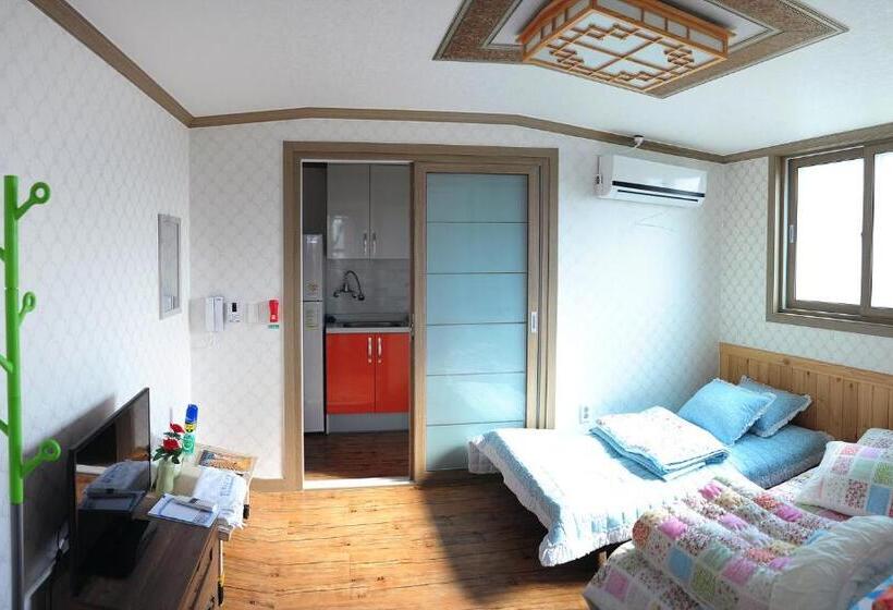 פנסיון The 1st Andong Hostel