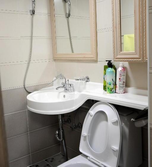 פנסיון The 1st Andong Hostel