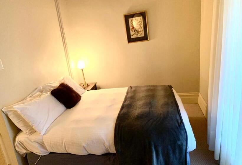 פנסיון Victoria And Albert Guesthouse