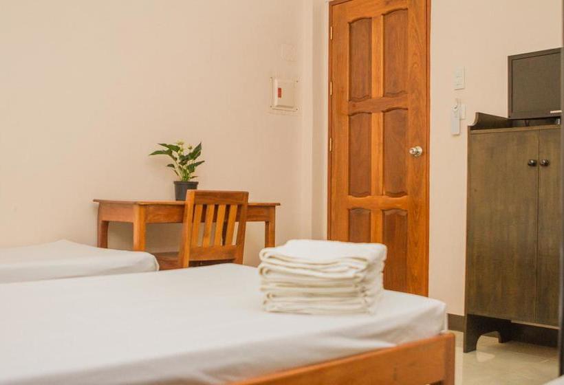 پانسیون Xtravelers Place Palawan