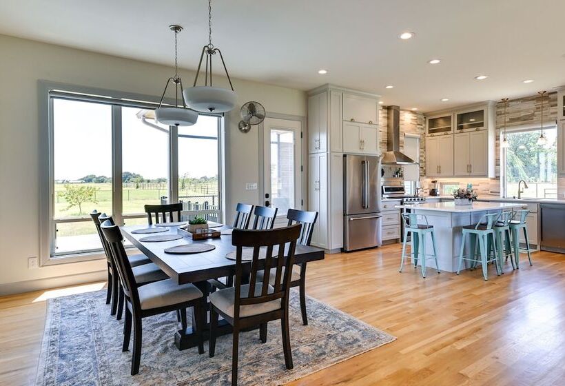 26 Acre Pilot Point Ranch Home W/ Pool & Mini Golf