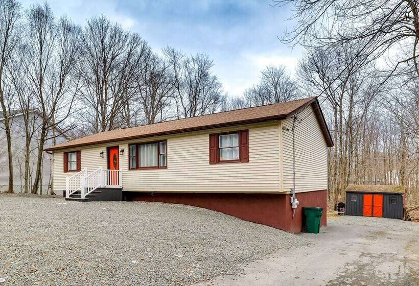 A Time To Remember  Tobyhanna Home W/ Hot Tub!