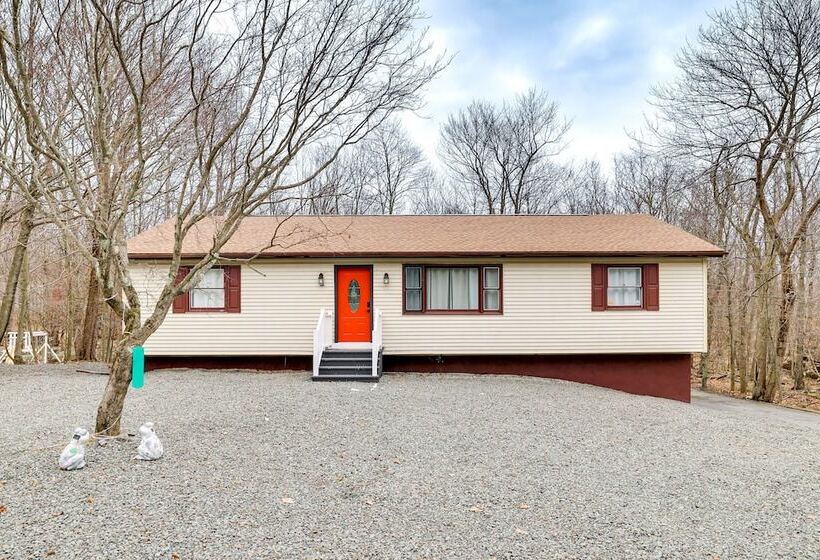 A Time To Remember  Tobyhanna Home W/ Hot Tub!