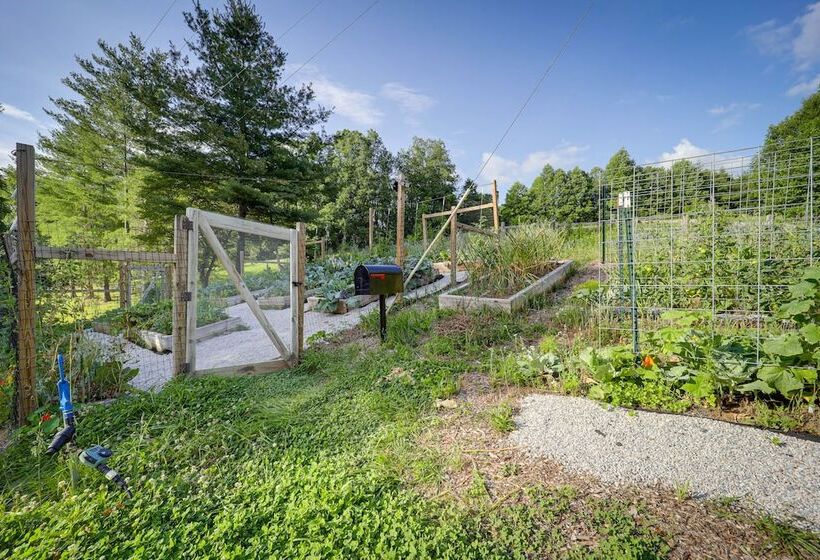 Bakersville Sanctuary W/ Stunning Scenery, Hot Tub