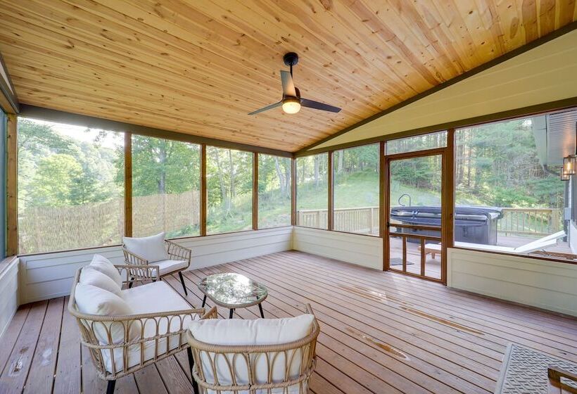 Bakersville Sanctuary W/ Stunning Scenery, Hot Tub