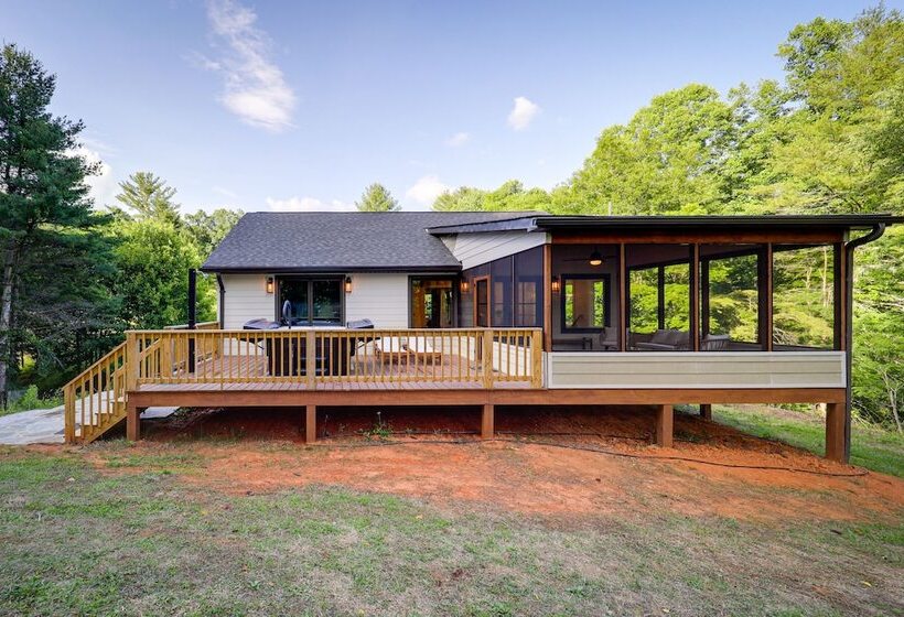 Bakersville Sanctuary W/ Stunning Scenery, Hot Tub