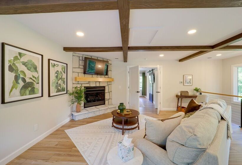 Bakersville Sanctuary W/ Stunning Scenery, Hot Tub