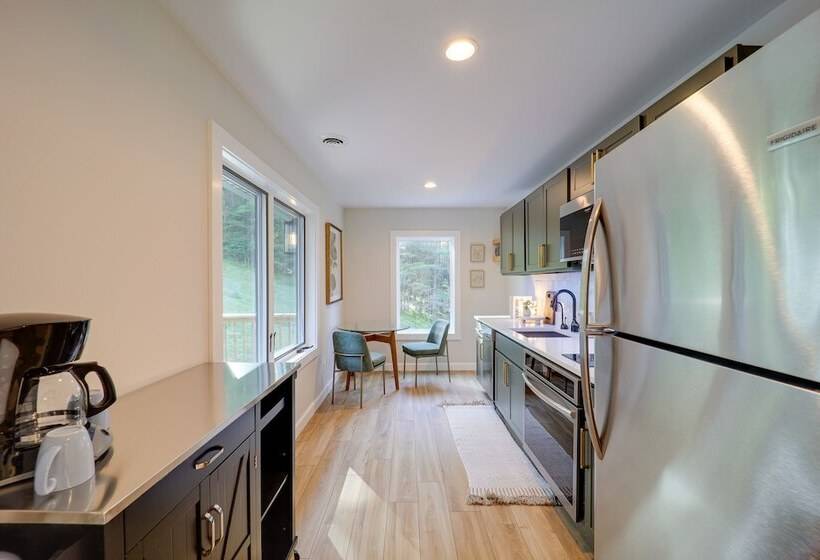 Bakersville Sanctuary W/ Stunning Scenery, Hot Tub