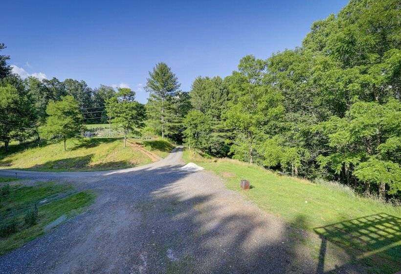 Bakersville Sanctuary W/ Stunning Scenery, Hot Tub