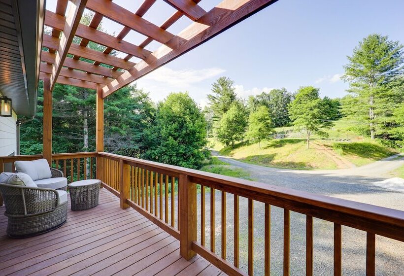 Bakersville Sanctuary W/ Stunning Scenery, Hot Tub