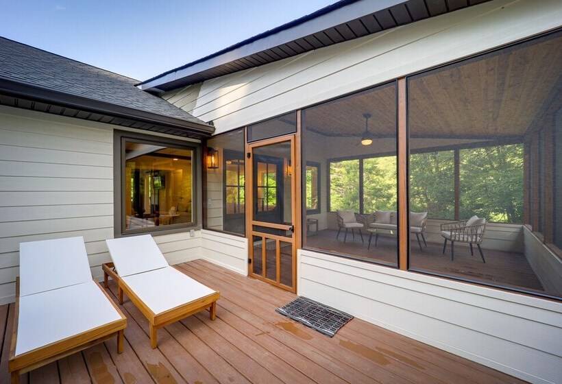 Bakersville Sanctuary W/ Stunning Scenery, Hot Tub