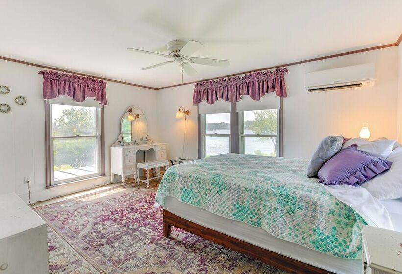 Bayfront Heathsville Home W/ Crabbing Pier!