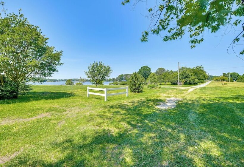 Bayfront Heathsville Home W/ Crabbing Pier!