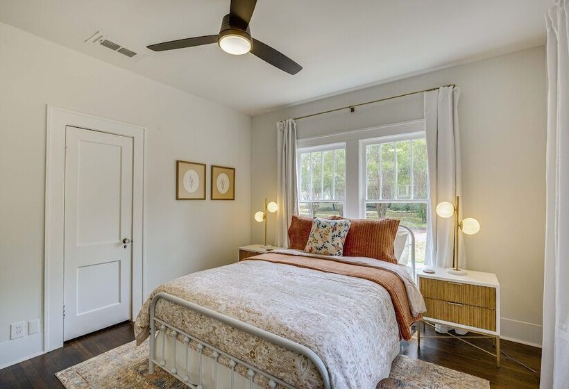 Walk To Bergfeld Park: 1928 Azalea District Home