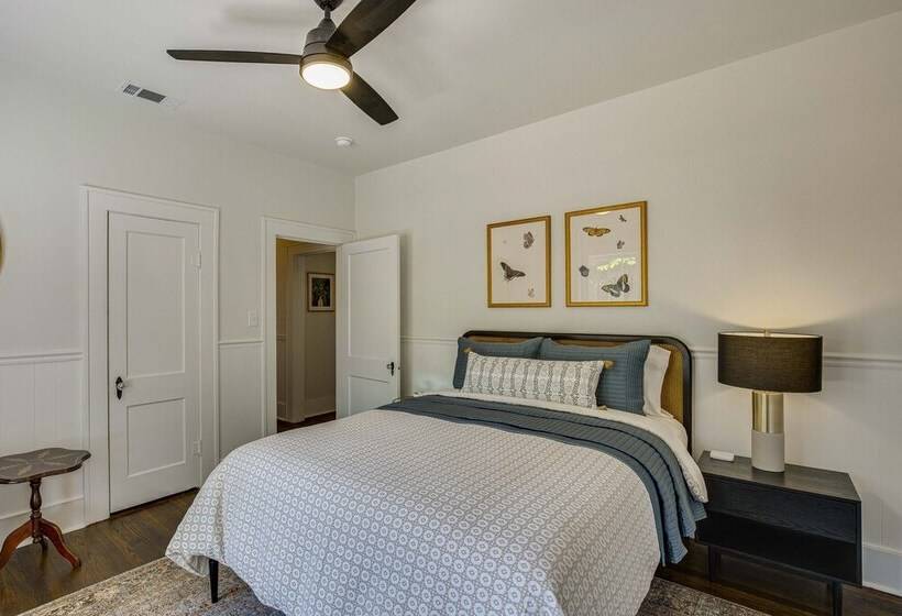 Walk To Bergfeld Park: 1928 Azalea District Home