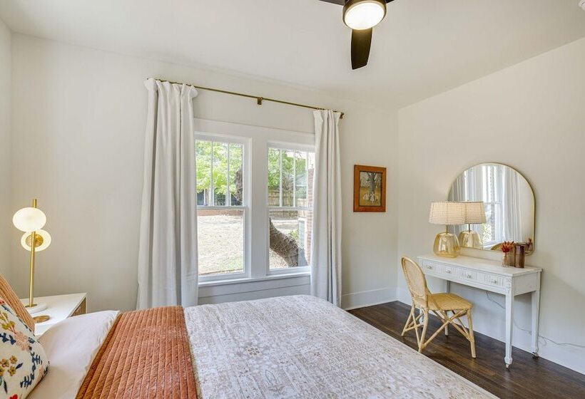 Walk To Bergfeld Park: 1928 Azalea District Home