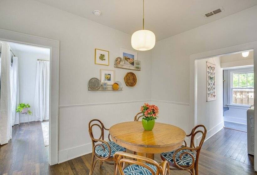 Walk To Bergfeld Park: 1928 Azalea District Home