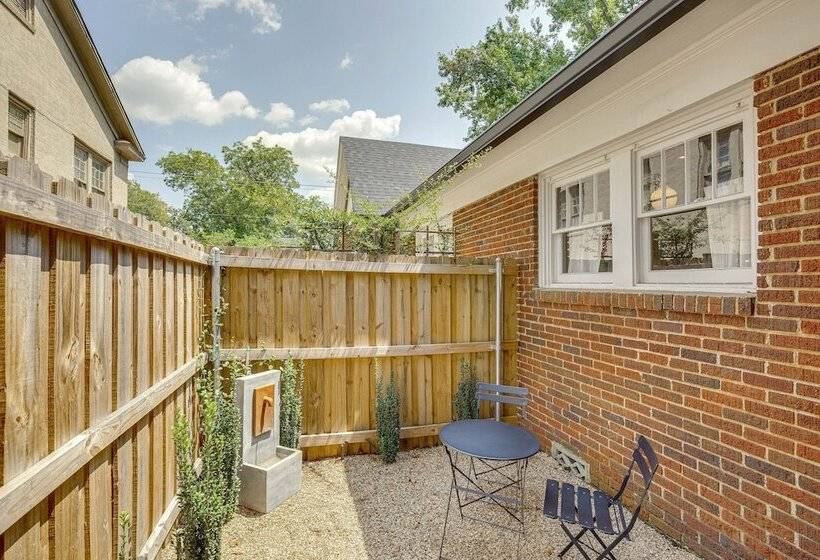 Walk To Bergfeld Park: 1928 Azalea District Home