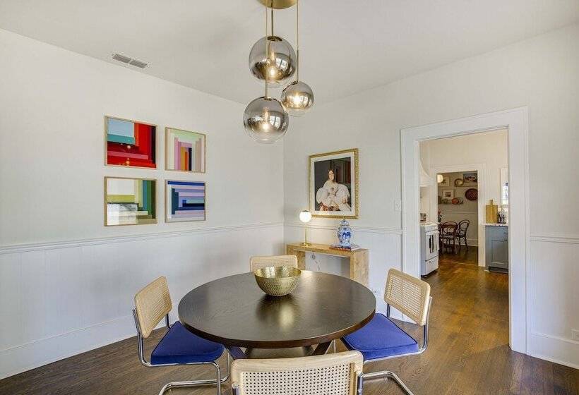 Walk To Bergfeld Park: 1928 Azalea District Home