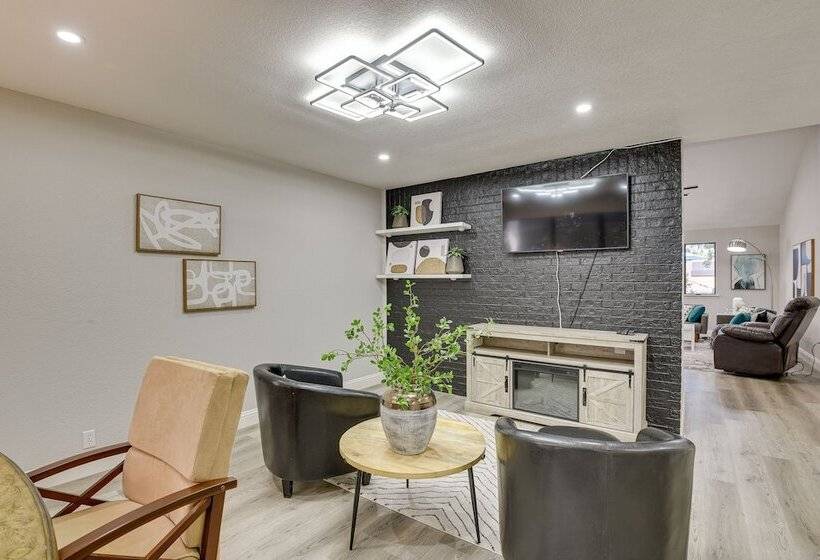 Bedford Retreat W/ Private Pool & Gas Grill!