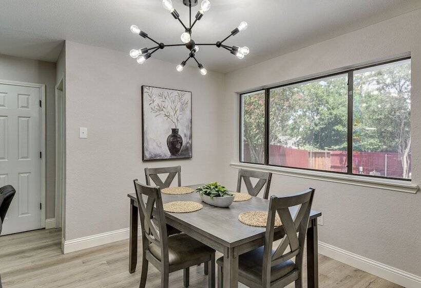 Bedford Retreat W/ Private Pool & Gas Grill!