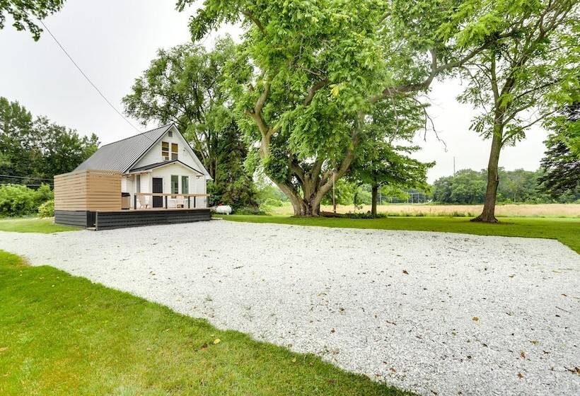 Peaceful Benton Harbor Getaway Near Lake Michigan!