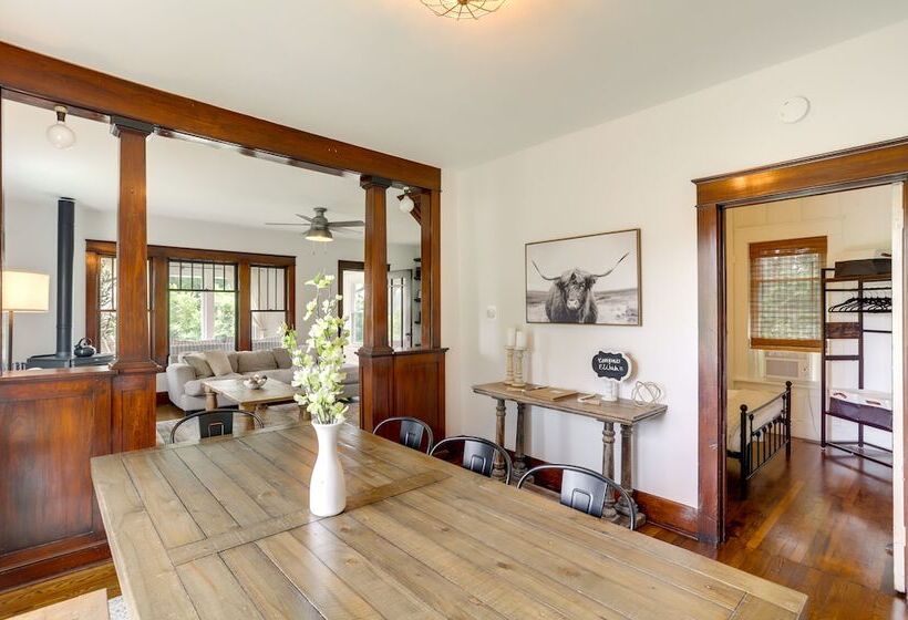 Peaceful Benton Harbor Getaway Near Lake Michigan!