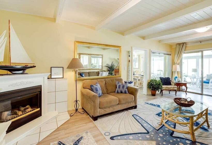 Between The Dunes: Breezy Beachfront Oceano Home!