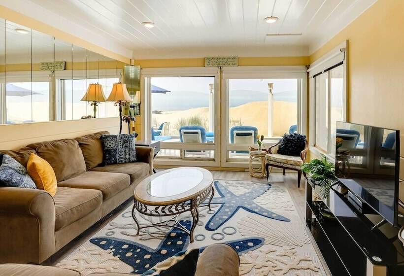 Between The Dunes: Breezy Beachfront Oceano Home!