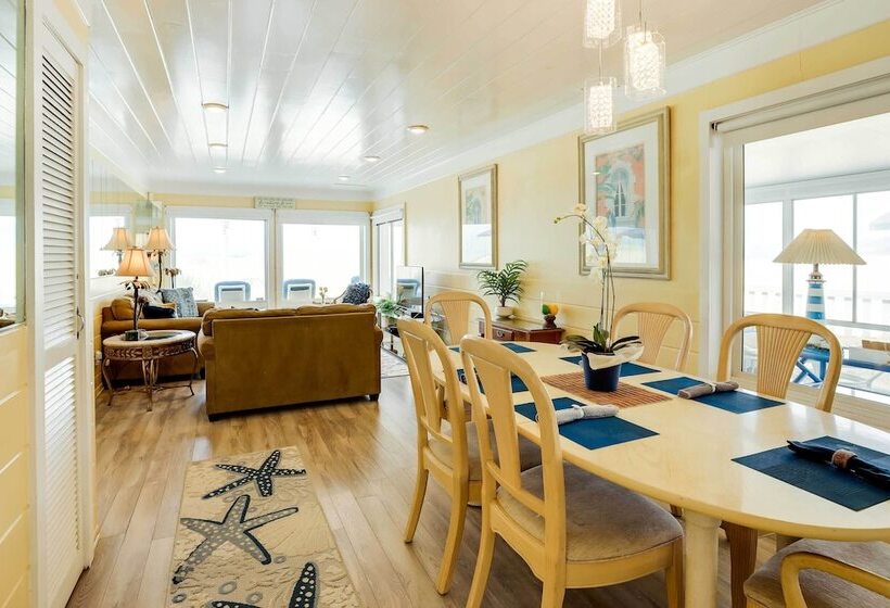 Between The Dunes: Breezy Beachfront Oceano Home!