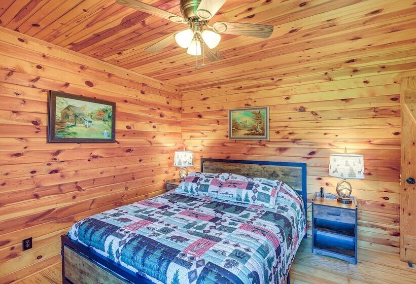 Wraparound Deck & Hot Tub: Blue Ridge Mtn Cabin