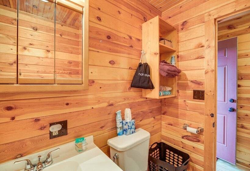 Wraparound Deck & Hot Tub: Blue Ridge Mtn Cabin