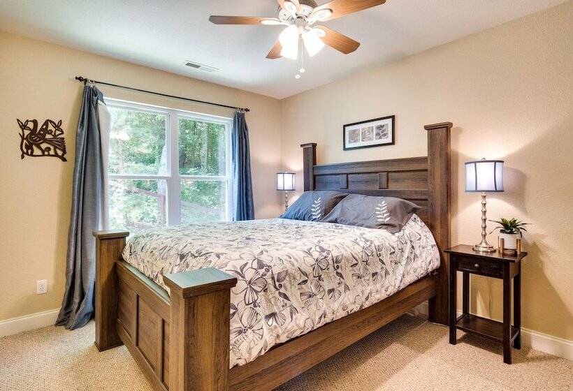 Blue Ridge Mountain Home W/ Sunroom: Pets Welcome