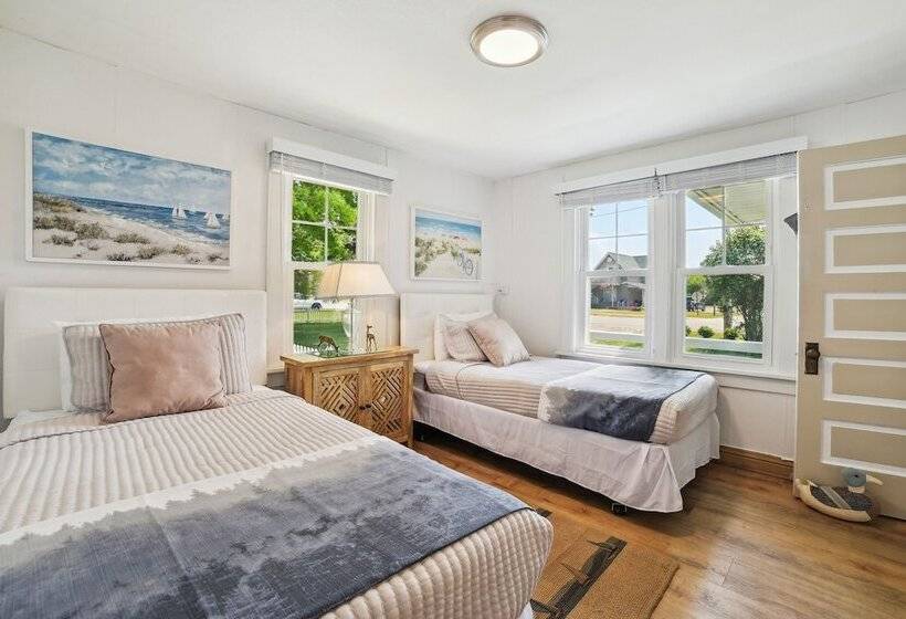 Boyne City Cottage: Walk To Downtown & Lake!