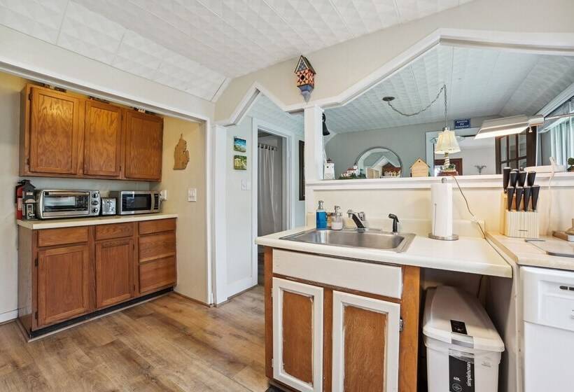 Boyne City Cottage: Walk To Downtown & Lake!