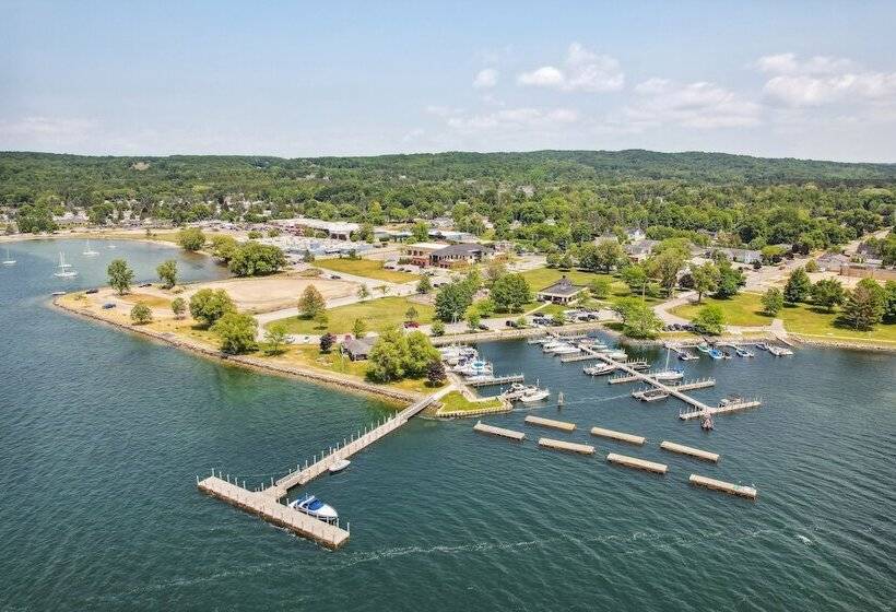 Boyne City Cottage: Walk To Downtown & Lake!