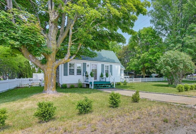 Boyne City Cottage: Walk To Downtown & Lake!