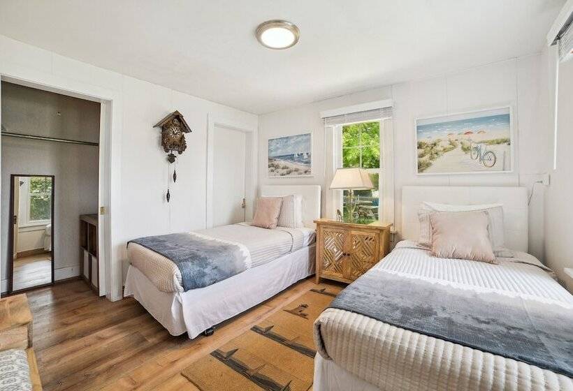 Boyne City Cottage: Walk To Downtown & Lake!