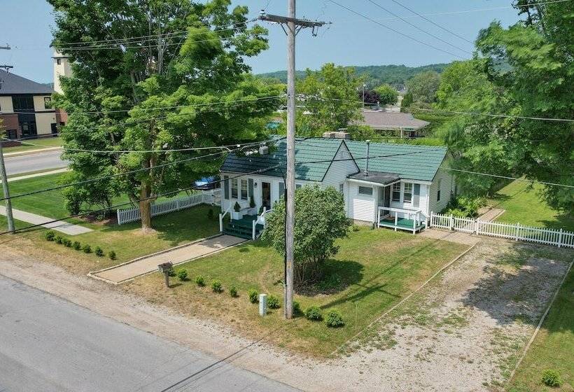 Boyne City Cottage: Walk To Downtown & Lake!