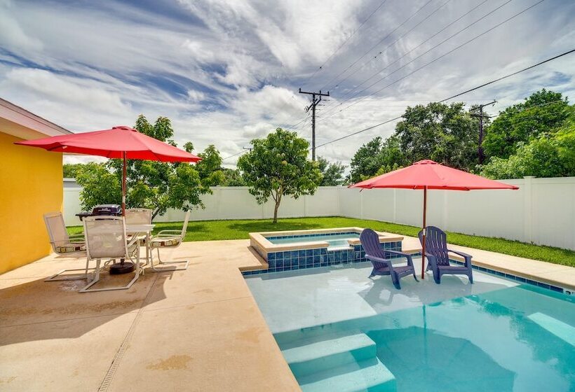 Breezy Palm Bay Home: Outdoor Pool, Near Beaches!