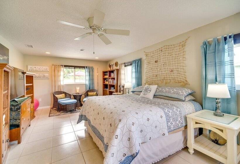 Breezy Palm Bay Home: Outdoor Pool, Near Beaches!