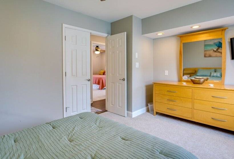 Brigantine Getaway: Walk To The Beach!