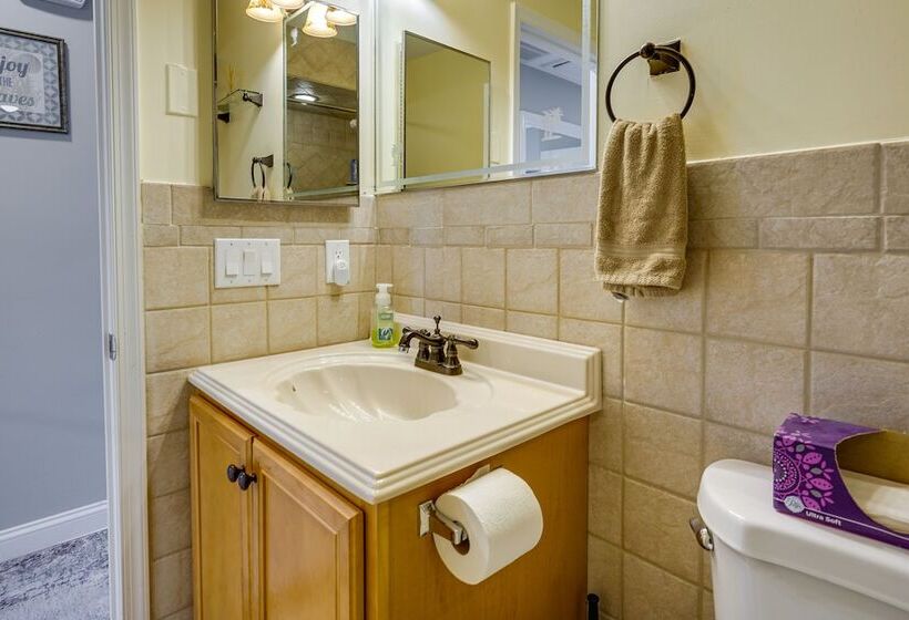 Brigantine Getaway: Walk To The Beach!