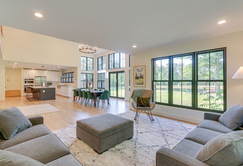 Bright Bluemont Home W/ On Site Pond & Mtn Views!