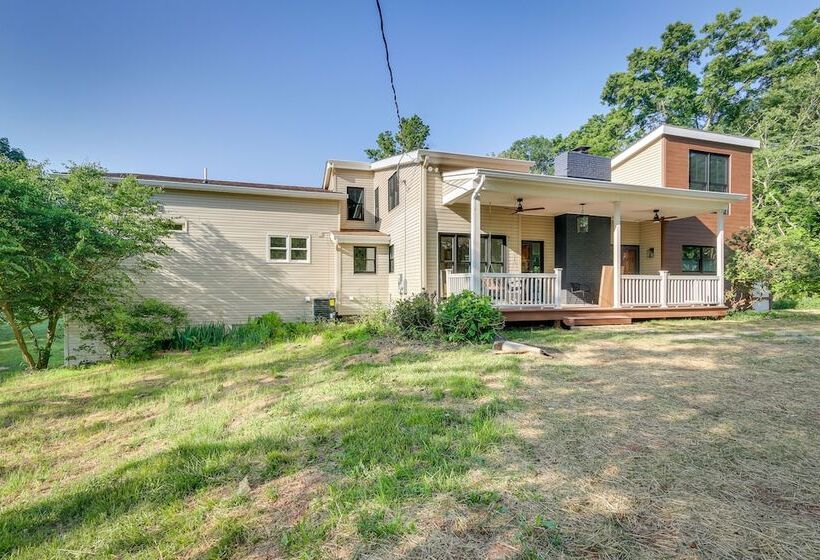 Bright Bluemont Home W/ On Site Pond & Mtn Views!