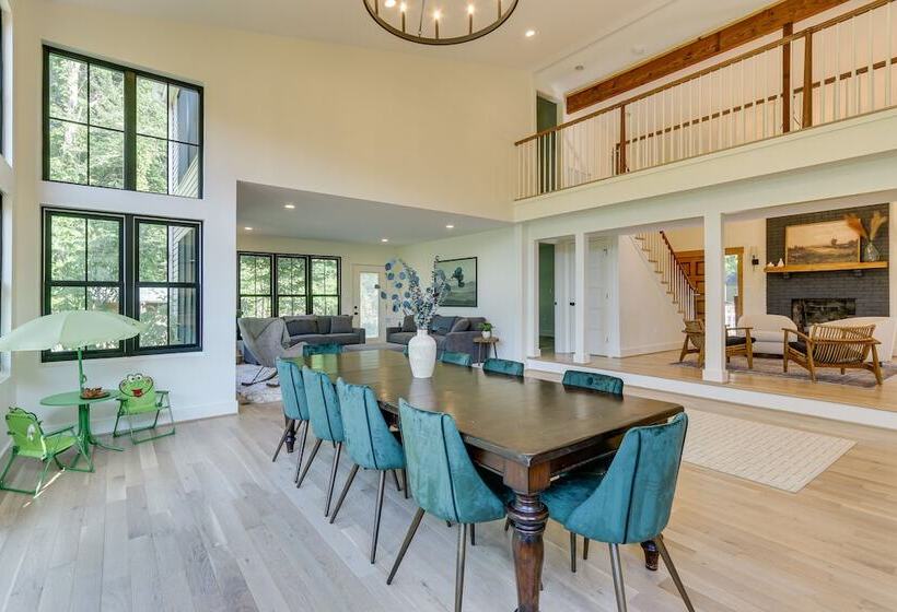 Bright Bluemont Home W/ On Site Pond & Mtn Views!