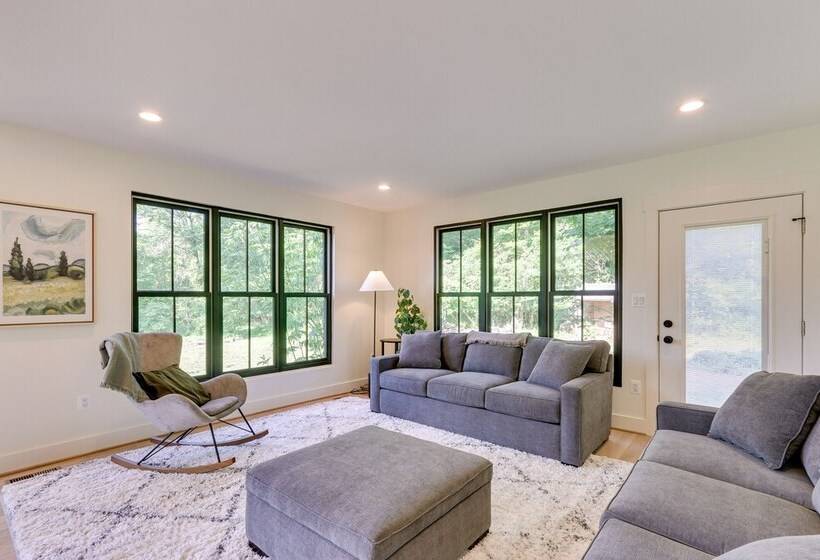 Bright Bluemont Home W/ On Site Pond & Mtn Views!